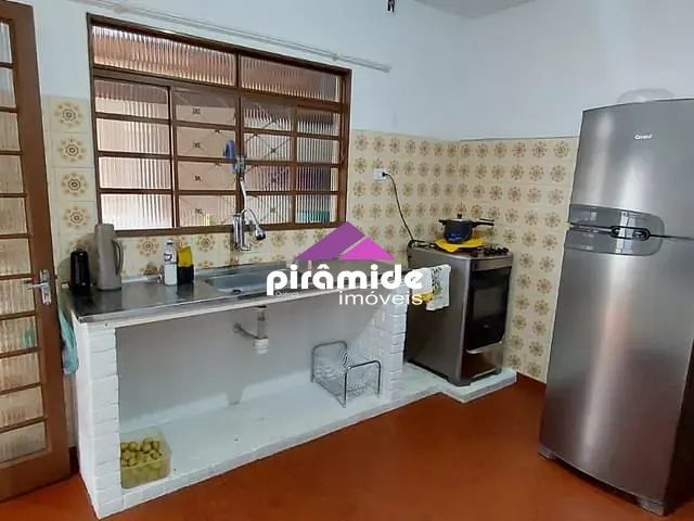 Casa com 250m² 2 quartos e 3 banheiros, à venda, no bairro Jardim Ismênia em São José dos Campos