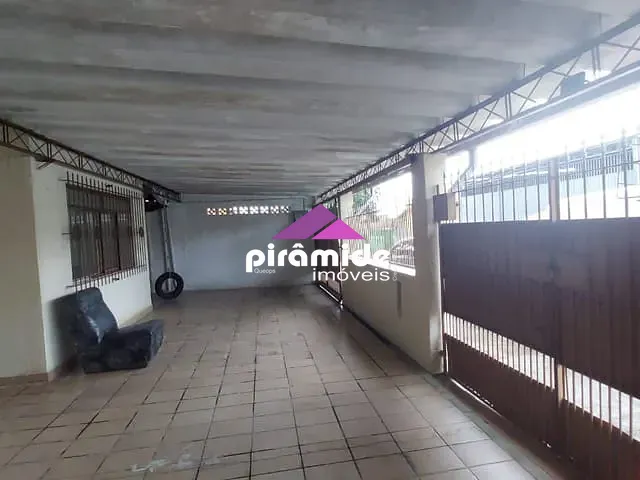 Casa com 250m² 2 quartos e 3 banheiros, à venda, no bairro Jardim Ismênia em São José dos Campos