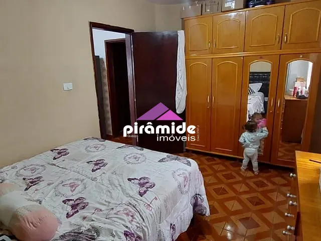 Casa com 250m² 2 quartos e 3 banheiros, à venda, no bairro Jardim Ismênia em São José dos Campos