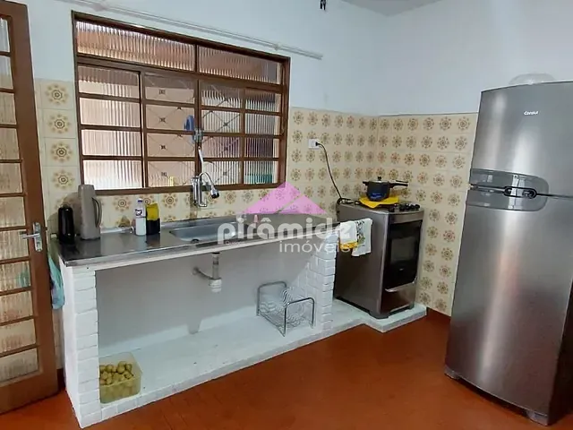 Casa com 250m² 2 quartos e 3 banheiros, à venda, no bairro Jardim Ismênia em São José dos Campos