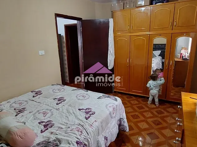 Casa com 250m² 2 quartos e 3 banheiros, à venda, no bairro Jardim Ismênia em São José dos Campos