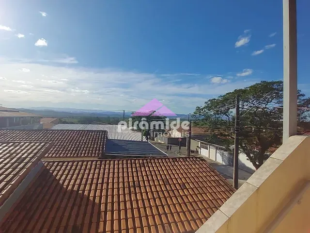 Casa com 325m² 3 quartos e 4 banheiros, à venda, no bairro Jardim Ismênia em São José dos Campos