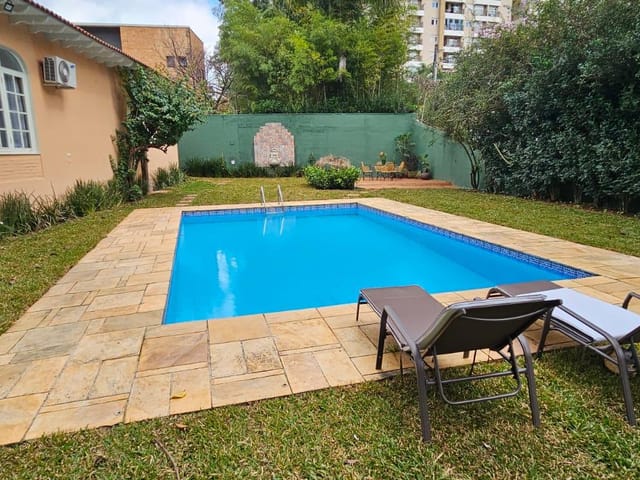 Casa com 1200m² 4 quartos e 6 banheiros, à venda ou para alugar, no bairro Alphaville Residencial Um em Barueri