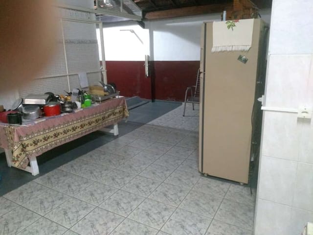 Casa com 300m² 4 quartos e 2 banheiros, à venda, no bairro Parque São Domingos em Pindamonhangaba