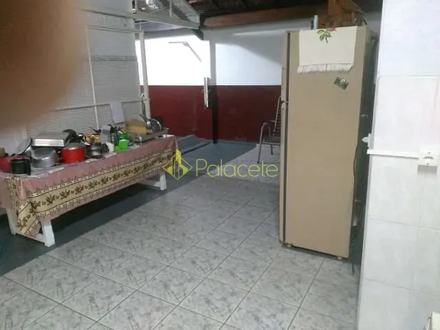 Casa com 300m² 4 quartos e 2 banheiros, à venda, no bairro Parque São Domingos em Pindamonhangaba