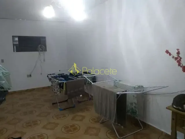 Casa com 300m² 4 quartos e 2 banheiros, à venda, no bairro Parque São Domingos em Pindamonhangaba