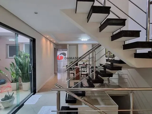 Casa 4 quartos e 4 banheiros, à venda, no bairro Olímpico em São Caetano do Sul