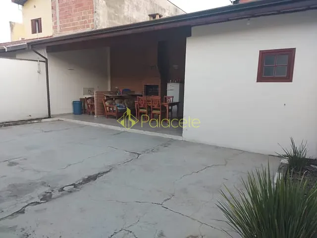 Casa com 250m² 3 quartos e 3 banheiros, à venda, no bairro Vila Suiça em Pindamonhangaba