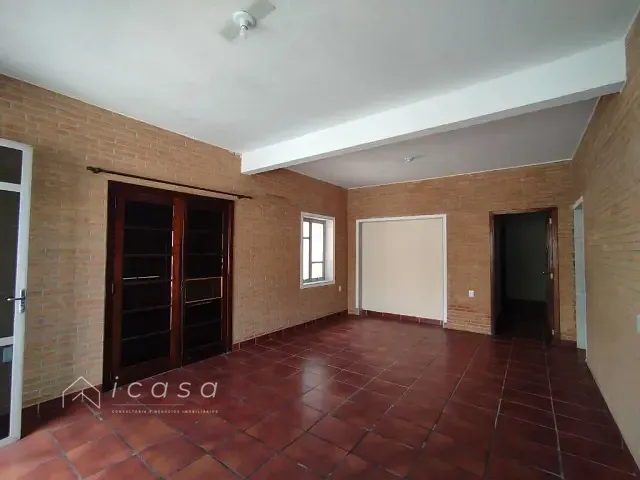 Casa com 240m² 3 quartos e 2 banheiros, à venda ou para alugar, no bairro Vila Resende em Caçapava