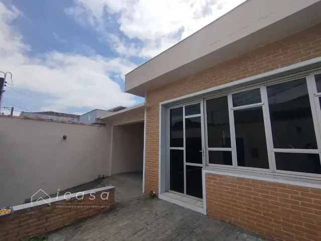 Casa com 240m² 3 quartos e 2 banheiros, à venda ou para alugar, no bairro Vila Resende em Caçapava