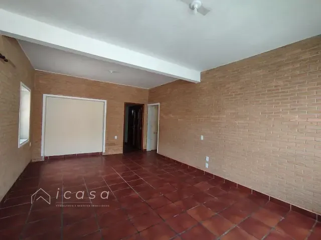 Casa com 240m² 3 quartos e 2 banheiros, à venda ou para alugar, no bairro Vila Resende em Caçapava