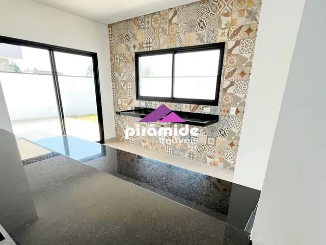 Casa com 300m² 3 quartos e 2 banheiros, à venda, no bairro Condomínio Terras do Vale em Caçapava