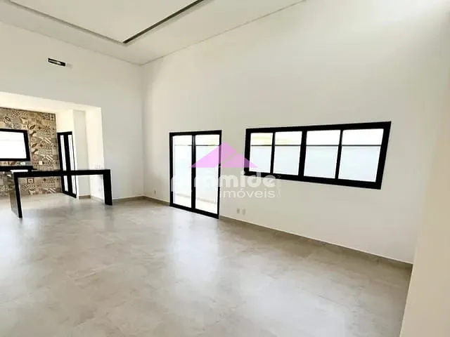 Casa com 300m² 3 quartos e 2 banheiros, à venda, no bairro Condomínio Terras do Vale em Caçapava