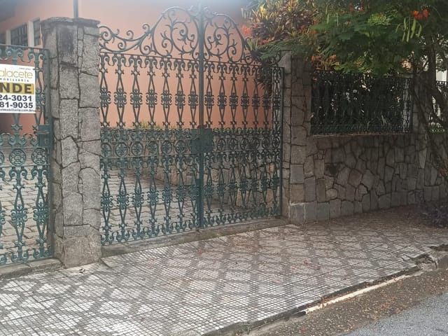 Casa com 974m² 4 quartos e 2 banheiros, à venda, no bairro Centro em Taubaté