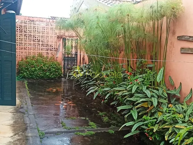 Casa com 974m² 4 quartos e 2 banheiros, à venda, no bairro Centro em Taubaté