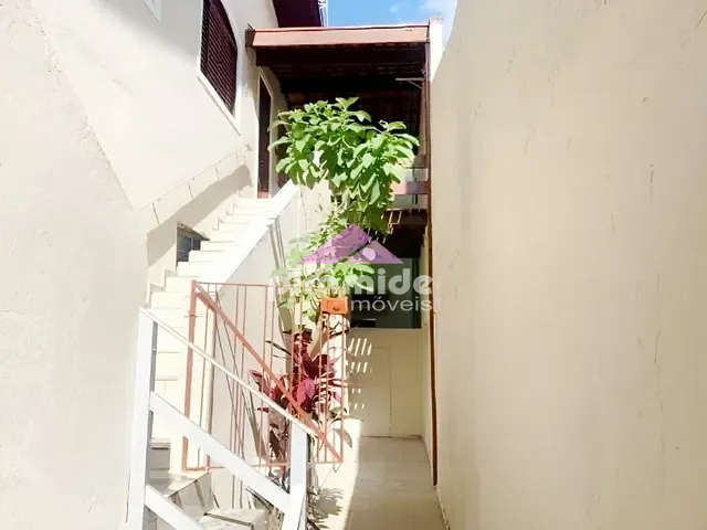 Casa com 375m² 3 quartos e 2 banheiros, à venda, no bairro Jardim Santa Inês II em São José dos Campos