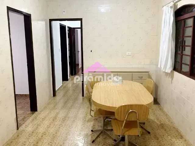 Casa com 375m² 3 quartos e 2 banheiros, à venda, no bairro Jardim Santa Inês II em São José dos Campos
