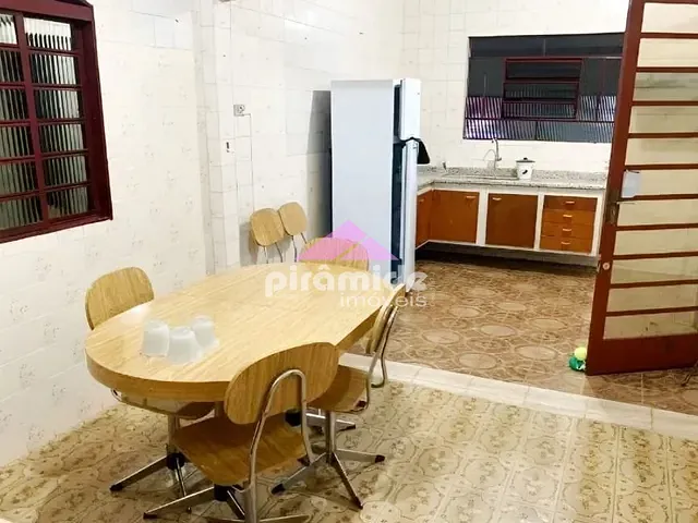Casa com 375m² 3 quartos e 2 banheiros, à venda, no bairro Jardim Santa Inês II em São José dos Campos