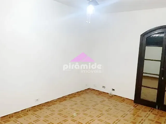Casa com 375m² 3 quartos e 2 banheiros, à venda, no bairro Jardim Santa Inês II em São José dos Campos