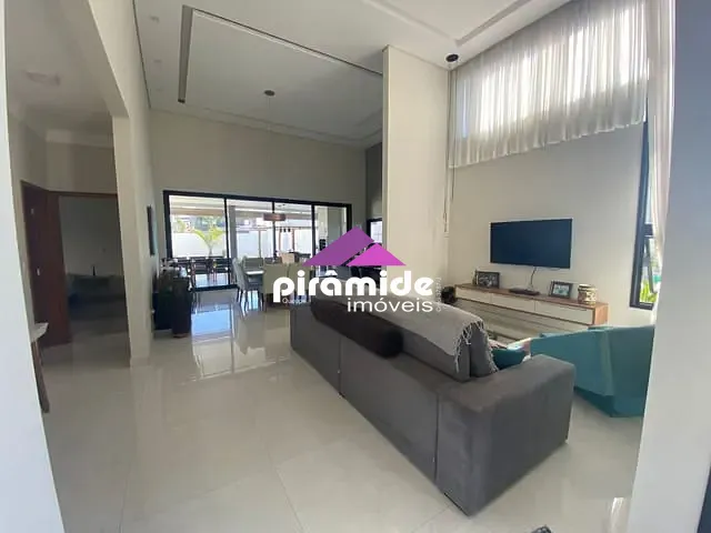 Casa com 400m² 3 quartos e 4 banheiros, à venda, no bairro Condomínio Terras do Vale em Caçapava