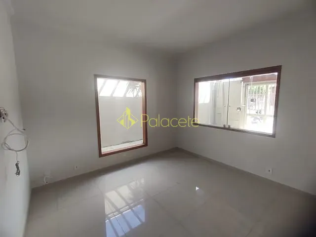 Casa com 225m² 3 quartos e 2 banheiros, à venda, no bairro Nossa Senhora do Perpétuo Socorro em Pindamonhangaba