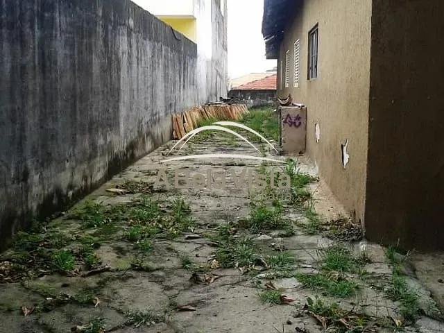 Casa com 355m² 3 quartos e 2 banheiros, à venda, no bairro Vila Yara em Osasco