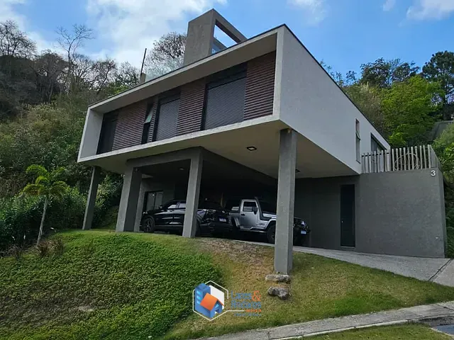 Casa com 274m² 3 quartos e 3 banheiros, à venda, no bairro Itapetinga em Atibaia