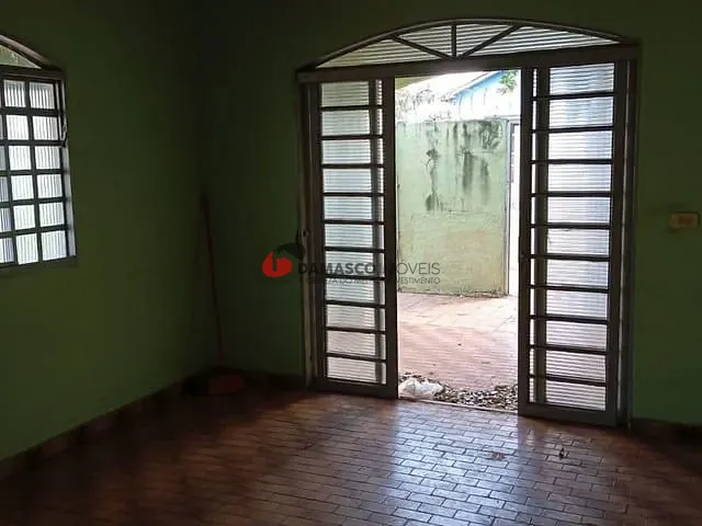 Casa 2 quartos e 1 banheiro, à venda, no bairro Vila Barbosa em Aparecida do Taboado