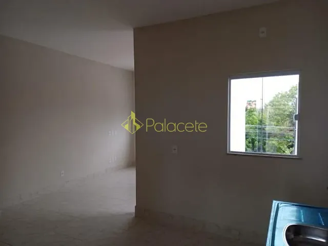Casa com 64m², à venda, no bairro Residencial Estoril em Taubaté
