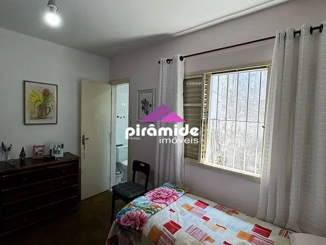 Casa com 200m² 3 quartos e 2 banheiros, à venda, no bairro Parque Industrial em São José dos Campos