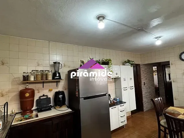Casa com 200m² 3 quartos e 2 banheiros, à venda, no bairro Parque Industrial em São José dos Campos
