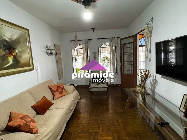 Casa com 200m² 3 quartos e 2 banheiros, à venda, no bairro Parque Industrial em São José dos Campos