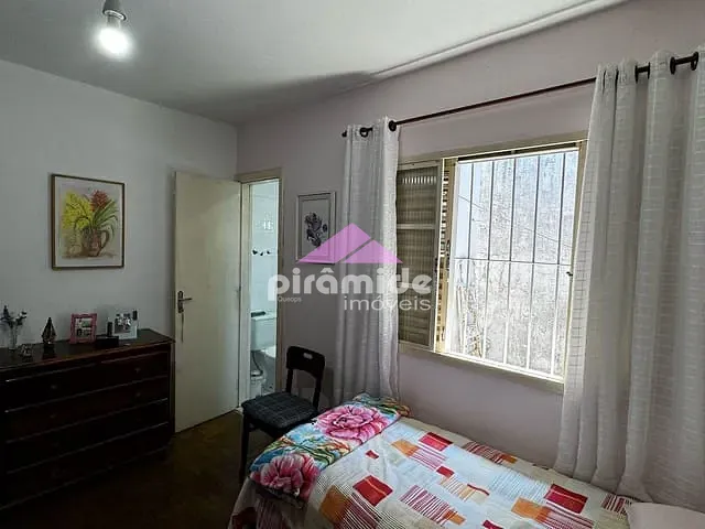 Casa com 200m² 3 quartos e 2 banheiros, à venda, no bairro Parque Industrial em São José dos Campos