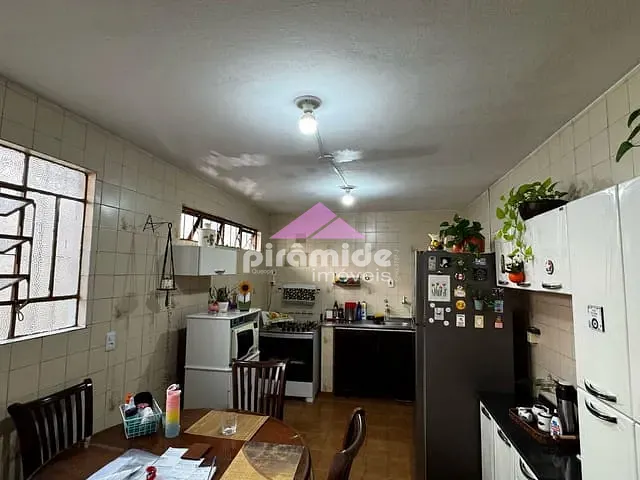 Casa com 200m² 3 quartos e 2 banheiros, à venda, no bairro Parque Industrial em São José dos Campos