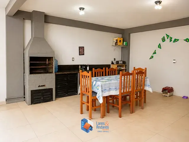 Casa com 300m² 3 quartos e 4 banheiros, à venda, no bairro Centro em Navegantes