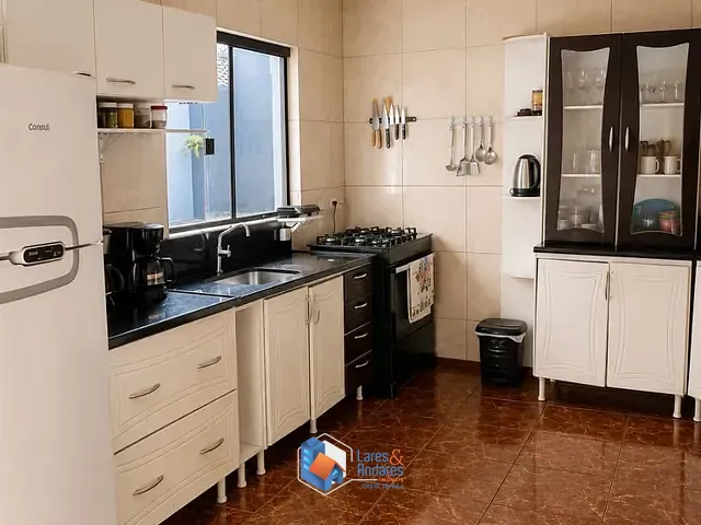 Casa com 300m² 3 quartos e 4 banheiros, à venda, no bairro Centro em Navegantes
