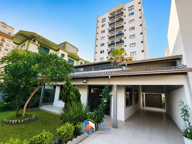 Casa com 300m² 3 quartos e 4 banheiros, à venda, no bairro Centro em Navegantes