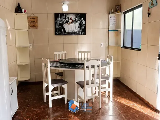 Casa com 300m² 3 quartos e 4 banheiros, à venda, no bairro Centro em Navegantes