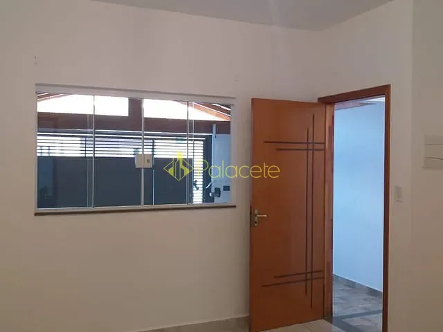 Casa 2 quartos e 1 banheiro, à venda, no bairro Residencial e Comercial Cidade Jardim em Pindamonhangaba