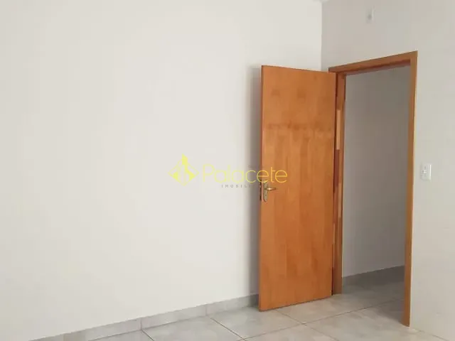 Casa 2 quartos e 1 banheiro, à venda, no bairro Residencial e Comercial Cidade Jardim em Pindamonhangaba