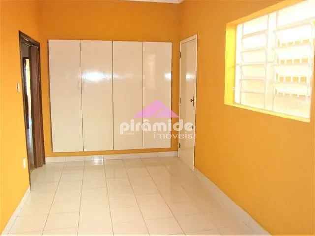 Casa com 356m² 4 quartos e 3 banheiros, à venda, no bairro Jardim Bela Vista em São José dos Campos