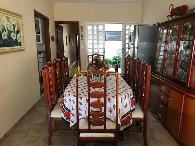 Casa com 455m² 3 quartos e 2 banheiros, à venda, no bairro Jardim Bela Vista em Taubaté