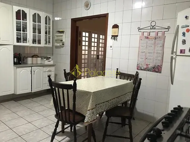 Casa com 455m² 3 quartos e 2 banheiros, à venda, no bairro Jardim Bela Vista em Taubaté