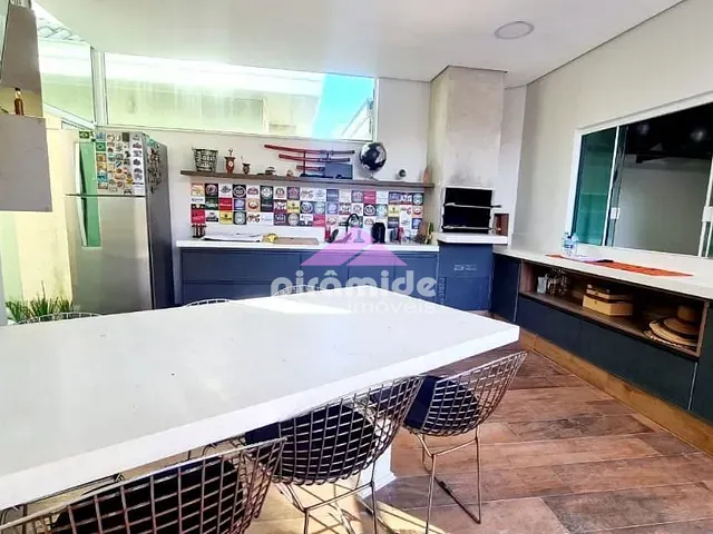 Casa com 375m² 4 quartos e 4 banheiros, à venda, no bairro Urbanova em São José dos Campos