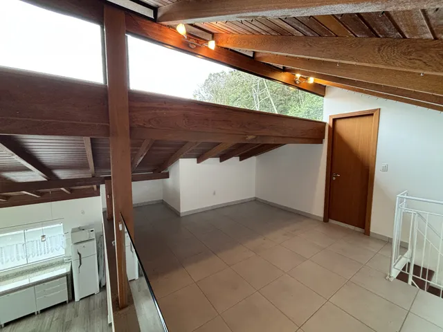 Foto do Casa - Casa para venda em Sambaqui com 4 quartos, sendo 3 suítes, 227m² | Lares e Andares Imóveis