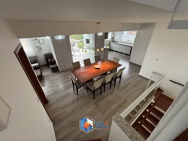 Casa com 350m² 4 quartos e 6 banheiros, à venda, no bairro Sambaqui em Florianópolis