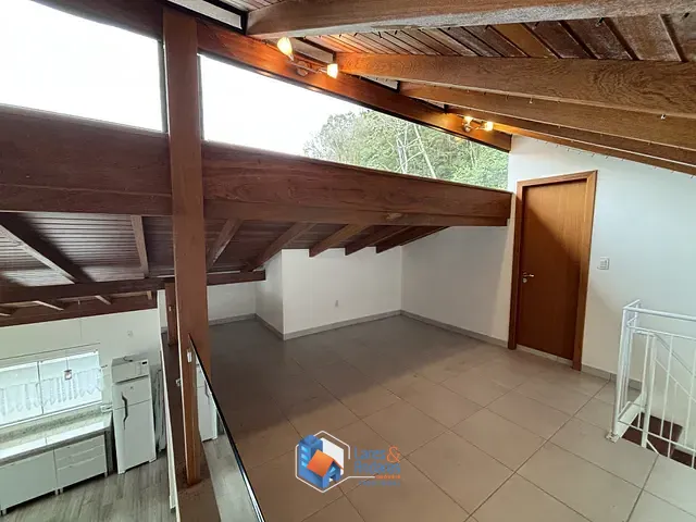 Casa com 350m² 4 quartos e 6 banheiros, à venda, no bairro Sambaqui em Florianópolis