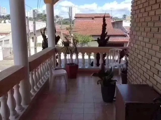 Casa com 300m² 5 quartos e 4 banheiros, à venda ou para alugar, no bairro Jardim das Nações em Taubaté