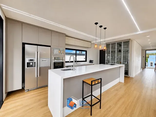 Casa com 450m² 3 quartos e 5 banheiros, à venda, no bairro Suru em Santana De Parnaíba