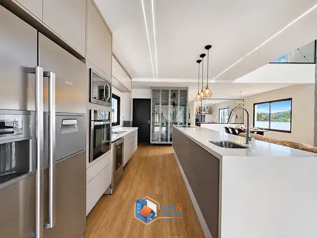Casa com 450m² 3 quartos e 5 banheiros, à venda, no bairro Suru em Santana De Parnaíba